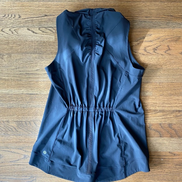 Lululemon on Go the Distance Runners Vest w/ zip-out hood, lightweight, black 8 - Picture 9 of 15